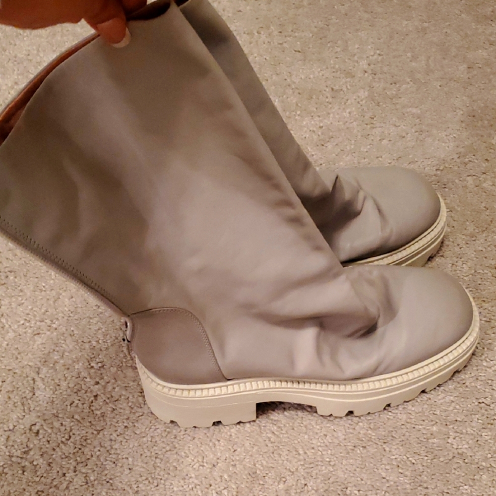 Free People is brand New! Gray Knee-High Winter Boots with Durable Soles